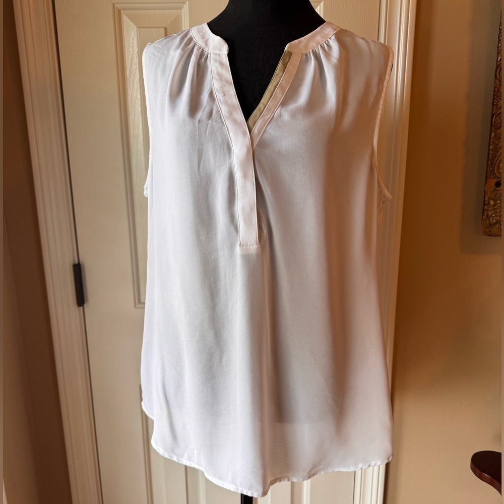 Banana Republic White v neck Sleeveless Blouse with tan accent stripe